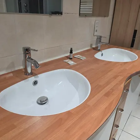 Apartment Loft Avec Jacuzzi Et Billard - Internet - Entree Autonome